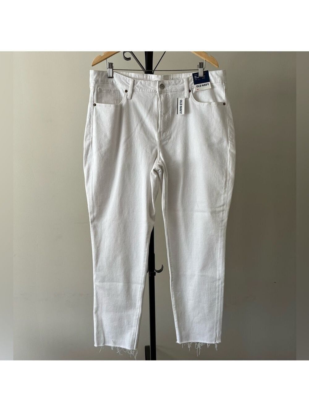 Old Navy Women’s OG Straight Leg Ankle High Rise White Denim Jeans, Size 16.